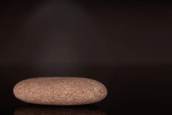 Каменный Подиум Пьедестал Темном Фоне — стоковое фото