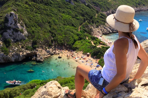 Viaggiatore Donne Godendo Paesaggio Dal Punto Vista Porto Timoni Corfù — Foto Stock