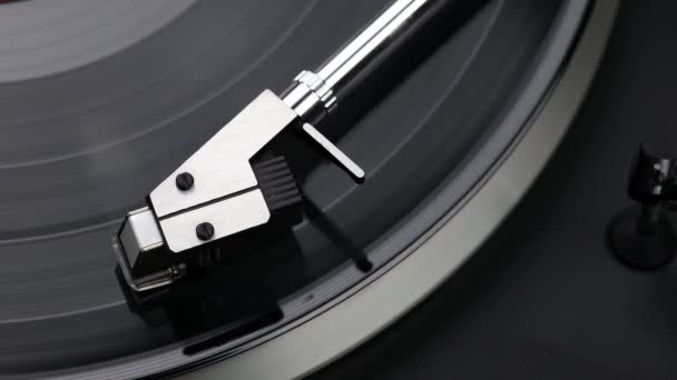Top View Turntable Head Rides Black Vinyl Plank Old Gramophone — Stock Video