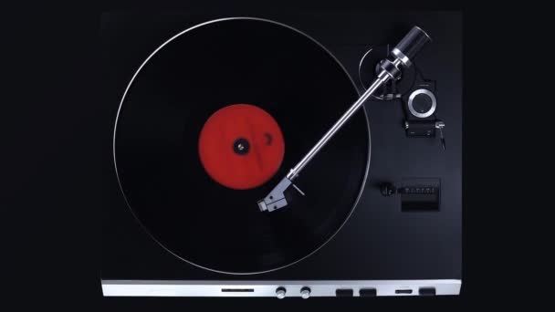 具有旋转Lp记录的黑色转盘上的顶部视图 演奏黑胶唱片的留声机 — 图库视频影像