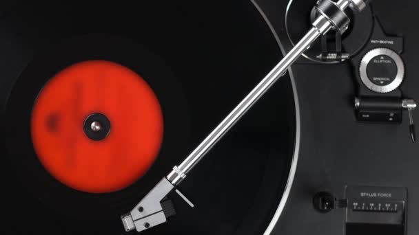 具有旋转Lp记录的黑色转盘上的顶部视图 播放乙烯唱片的留声机 — 图库视频影像