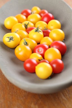 sarı ve kırmızı kiraz domatesleri