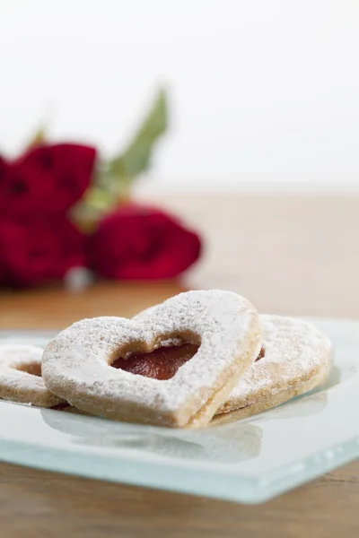 Corazones de Shortbread y rosas — Foto de Stock