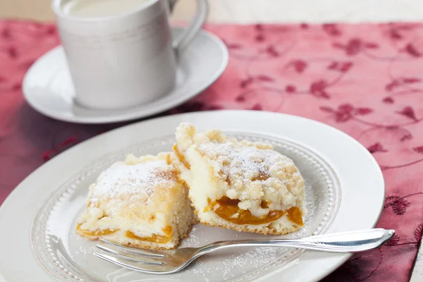 Torta sbriciolata di albicocche — Foto Stock