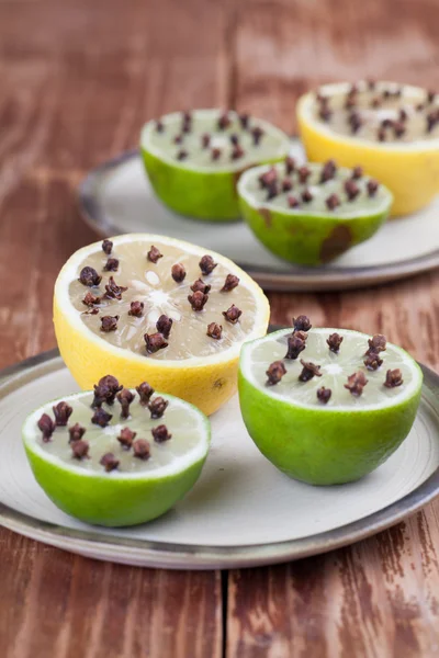 limon ve limes karanfil - doğal böcek ilacı ile