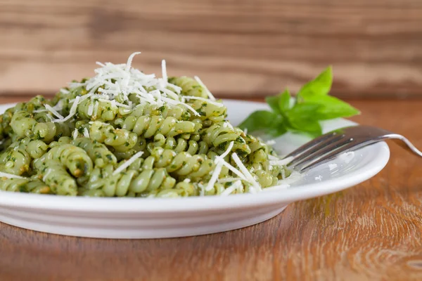 Fusilli with pesto and parmesan — Stock Photo, Image