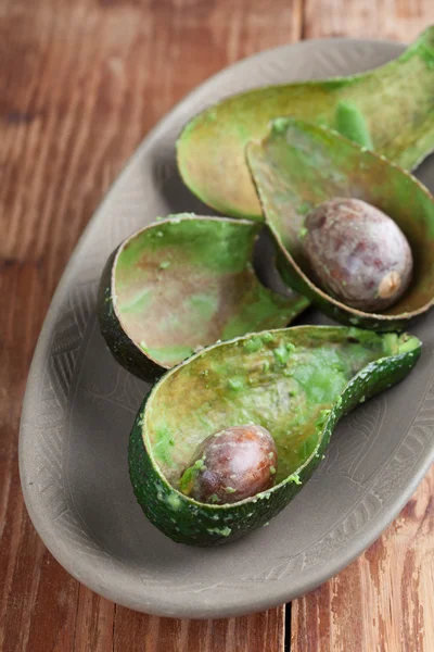 Schillen van de avocado en stenen — Stockfoto