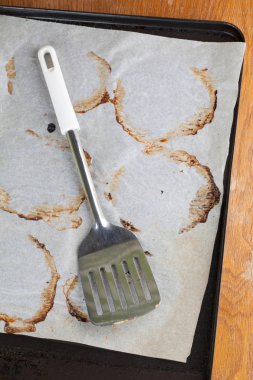 üzerinde emptz sac pişirme spatula