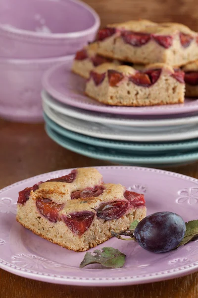 Spelt zucchini cake with plums — Stock Photo, Image