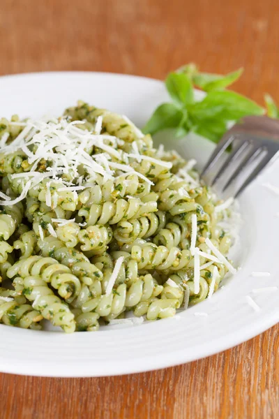Fusilli with pesto and parmesan — Stock Photo, Image