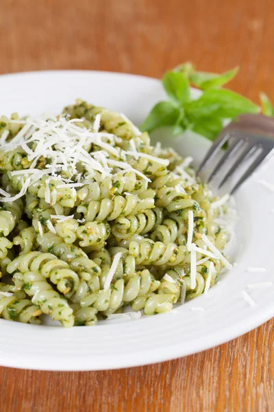 Fusilli con pesto e parmigiano — Foto Stock