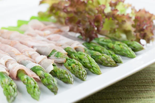 Spargel in Prosciutto gewickelt — Stockfoto