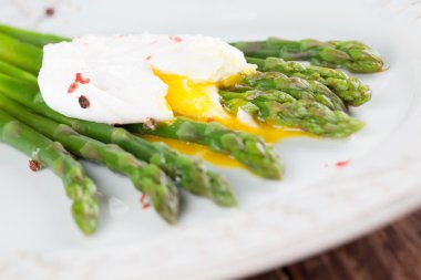 Yumurtalı kuşkonmaz.