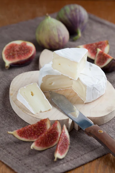 Camembert e fichi — Foto Stock