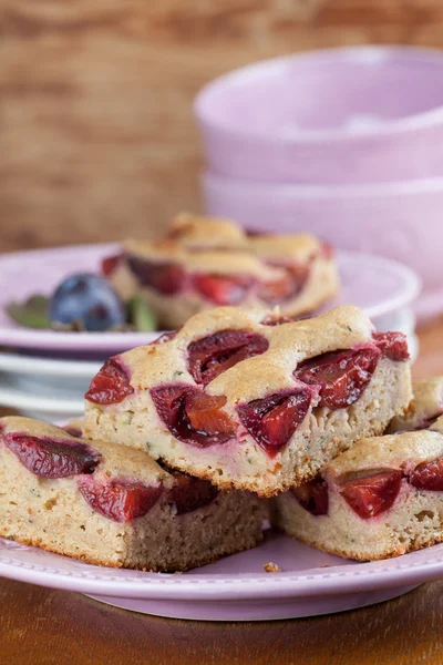 Torta de abobrinha com ameixas — Fotografia de Stock