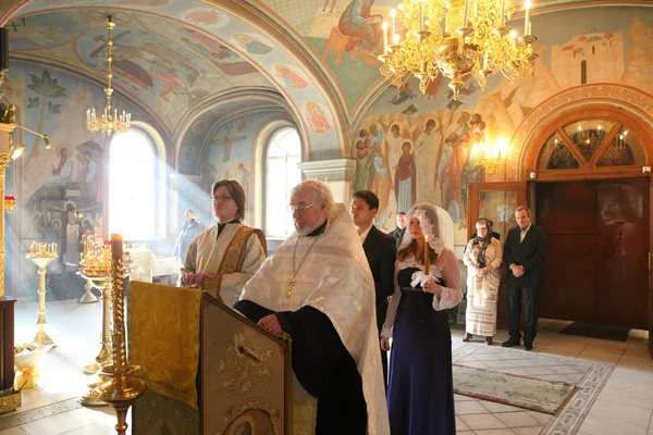 Ceremonia de boda cristiana ortodoxa — Foto de Stock