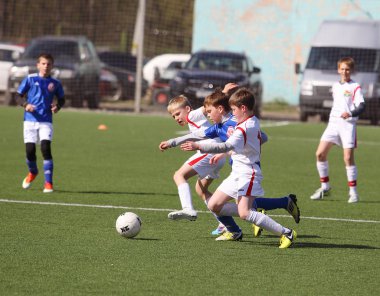 Futbol oynayan çocuklar