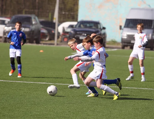 Chłopcy grający w piłkę nożną — Zdjęcie stockowe