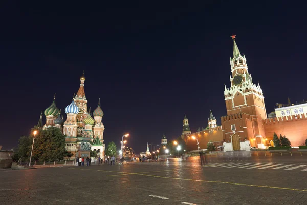 Cremlino di Mosca e St. Cattedrale di Basilico — Foto Stock