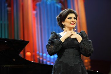 Dinara aliyeva şarkıcı. Klasik müzik konseri.