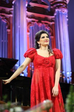 Dinara aliyeva şarkıcı. Klasik müzik konseri.