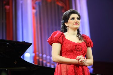 Dinara aliyeva şarkıcı. Klasik müzik konseri.