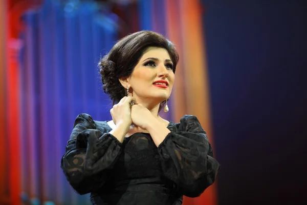 Dinara ženou zpěvák. koncert klasické hudby. — Stock fotografie