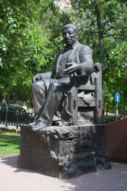 Resul gamzatov şair Anıtı