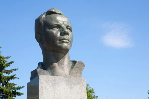 Jurij gagarin monument. horisontell ram. — Stockfoto