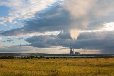 Enerji Santrali üzerinde gökyüzü