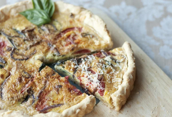 Färska grönsaker quiche — Stockfoto