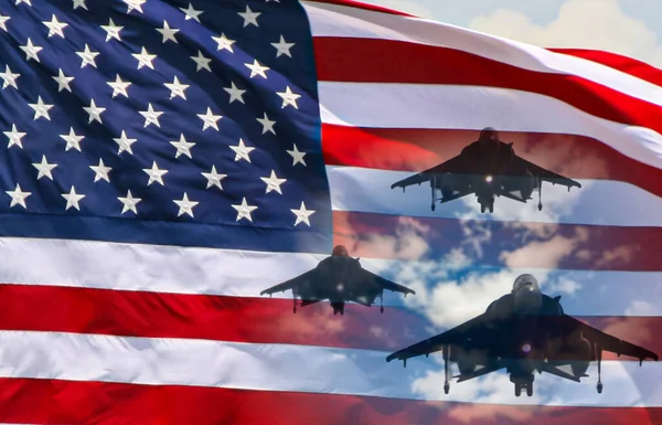 Πολεμική Αεροπορία Των Ηπα Επιτίθεται Μαχητικά Αεροσκάφη Φόντο Αμερικάνικης Σημαίας — Φωτογραφία Αρχείου