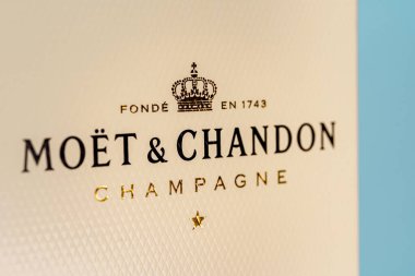 Tarragona, İspanya. Ekim 2021: Moet ve Chandon İmparatorluk Şampanya Kutusunun yakın görüntüsü.