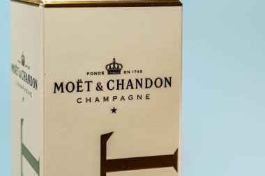 Tarragona, İspanya. Ekim 2021: Moet ve Chandon İmparatorluk Şampanya Kutusunun yakın görüntüsü.