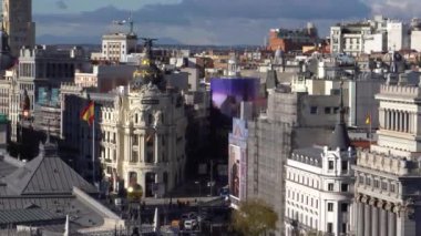 Madrid, İspanya. 18 Kasım: Madrid, İspanya 'da Metropolis Otel ve Gran Via Bulvarı