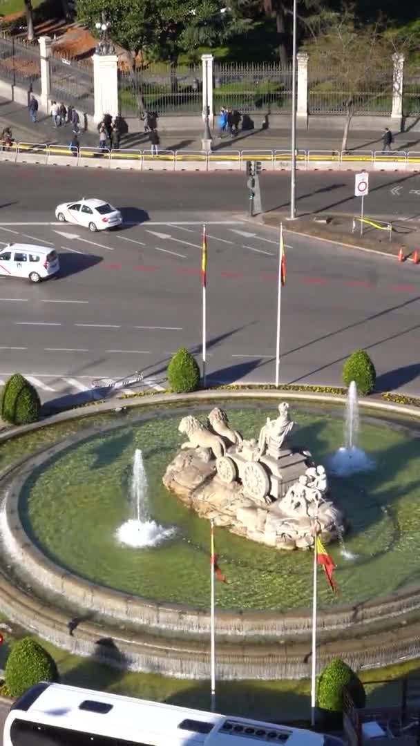 마드리드의 시 벨레스 광장에 있는 시 벨레스 분수의 공중 평면도 — 비디오