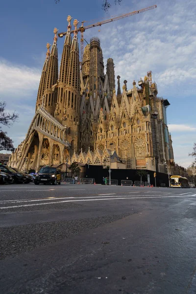 Barcelona, España, 22 de enero: amplia vista de la Sagrada Familia en Barcelona — Foto de Stock