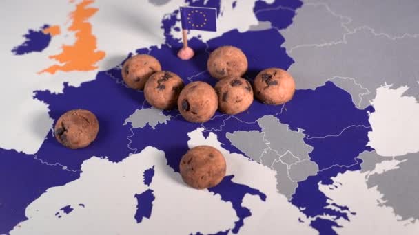 Real cookies over an EU map, eprivacy and cookie law metaphor — Stock video