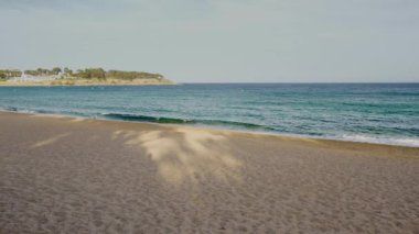 Katalonya, Akdeniz, İspanya 'daki Costa Brava' daki Sant Feliu de Guixols köyünün panoramik manzarası