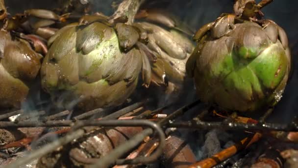 Artichokes Grilled Directly Fire — Vídeos de Stock