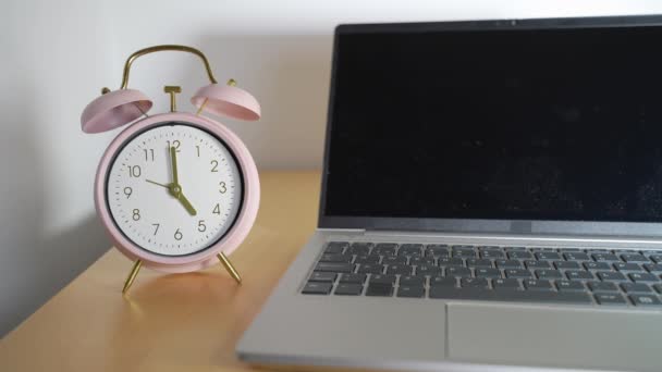 Clock Marking Laptop Lid Closed Concepts Quiet Quitting Coffee Break — стоковое видео