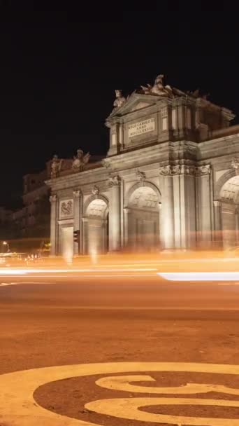 Cronómetro Nocturno Puerta Alcalá Con Semáforos Madrid España Imágenes Verticales — Vídeos de Stock