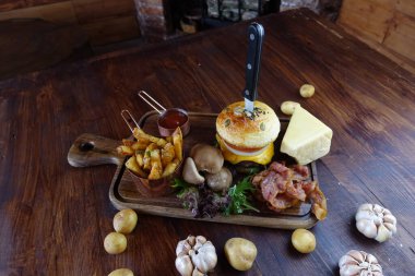 Hamburger ve sebze..