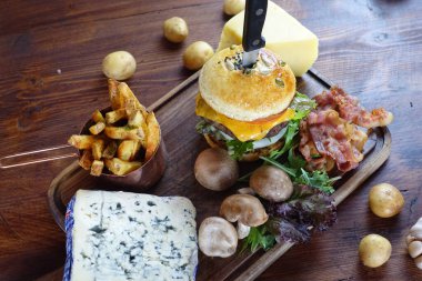 Hamburger ve sebze..