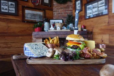 Hamburger ve sebze..