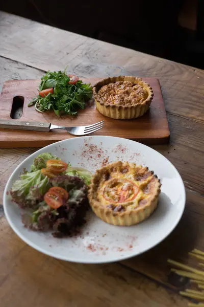 Délicieuse Pizza Fraîche Four Avec Fromage Tomate Sur Une Assiette — Photo