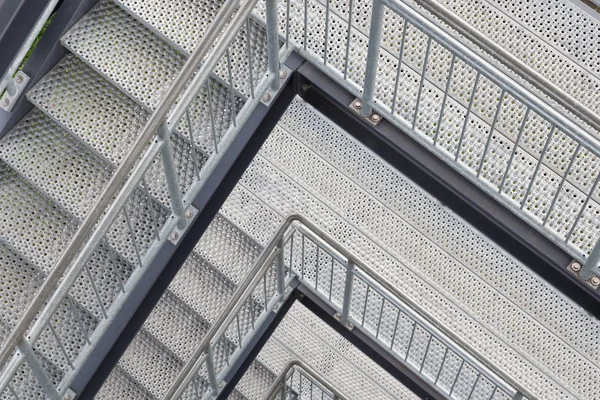 Escadaria de aço com vários níveis — Fotografia de Stock