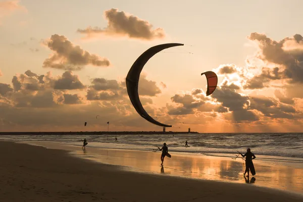 Kitesurfing in the evening at a Dutch beach — Stock Photo, Image