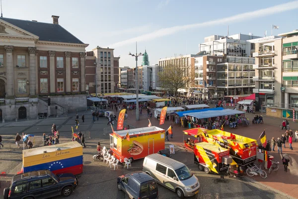 GRONINGEN - 17 NOVEMBRE : Place centrale 'Grote Markt' avec marché — Photo