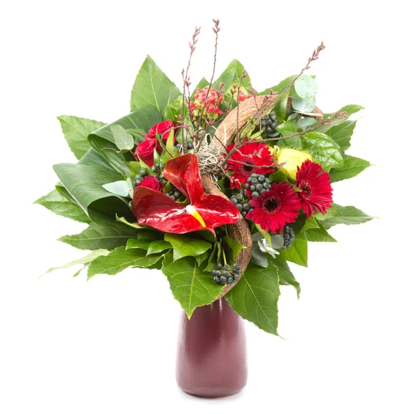 花瓶に異なるカラフルな花の束 — ストック写真